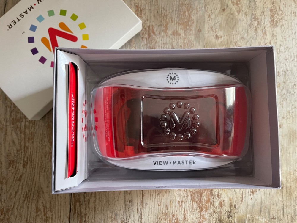 Mattel View Master Deluxe Virtual Reality VR Smartphone Viewer DTH61 Starter Set