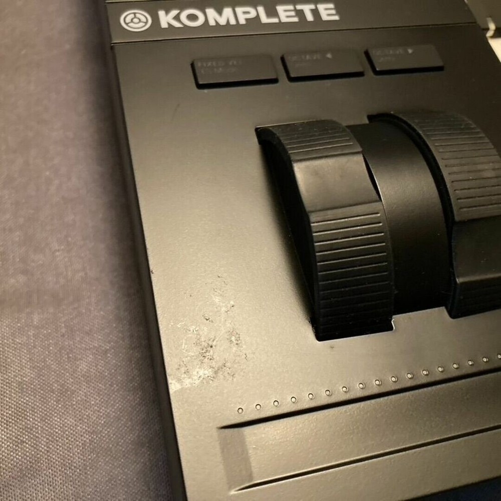 Native Instruments Komplete Kontrol S49 Mk2 Controller Keyboard MIDI Black