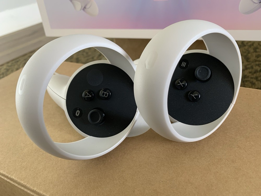 OCULUS QUEST 2 VR HEADSET 64GB **MINT CONDITION**