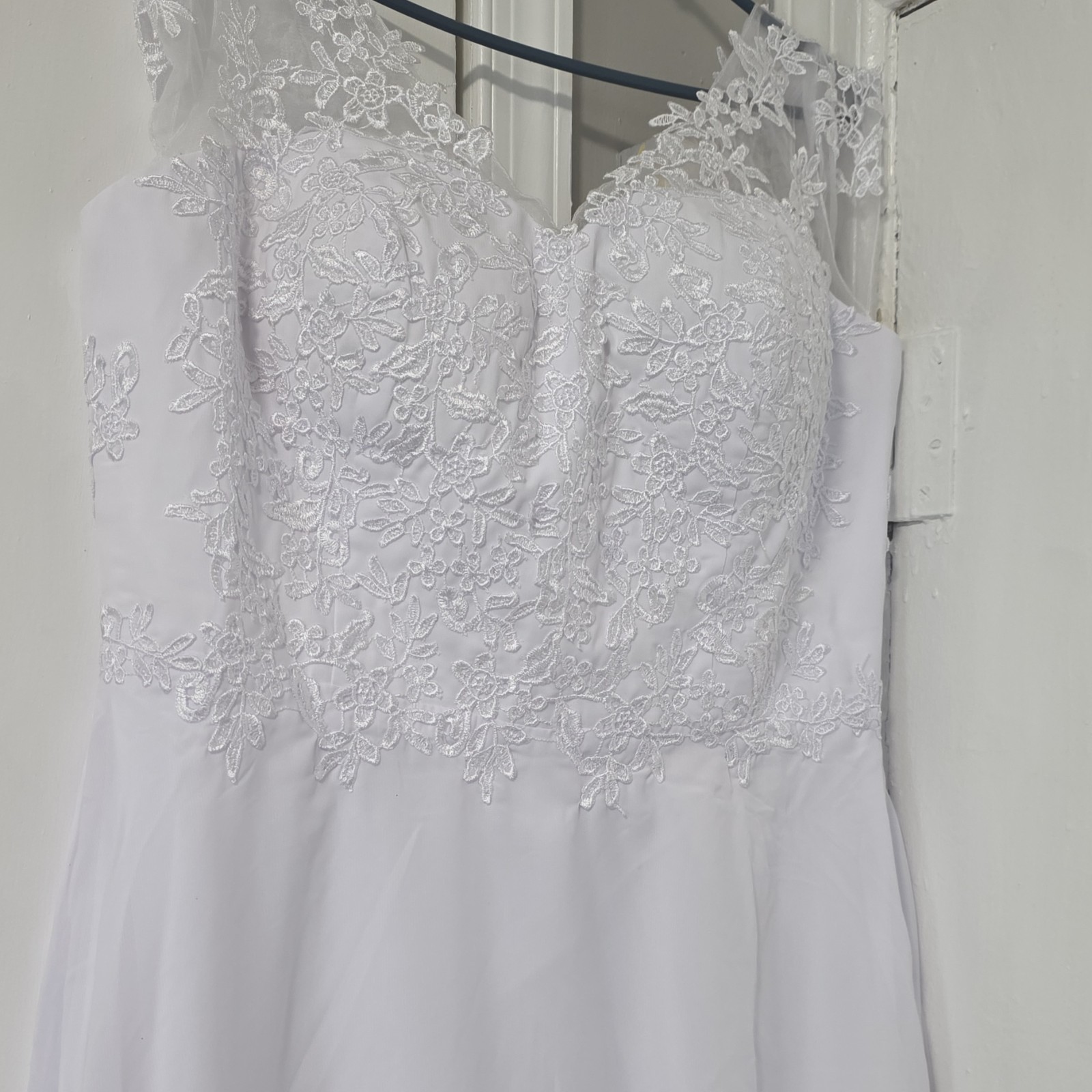 Geforsp White Lace Sleeveless V Neck Corset Wedding Dress 100% Polyester