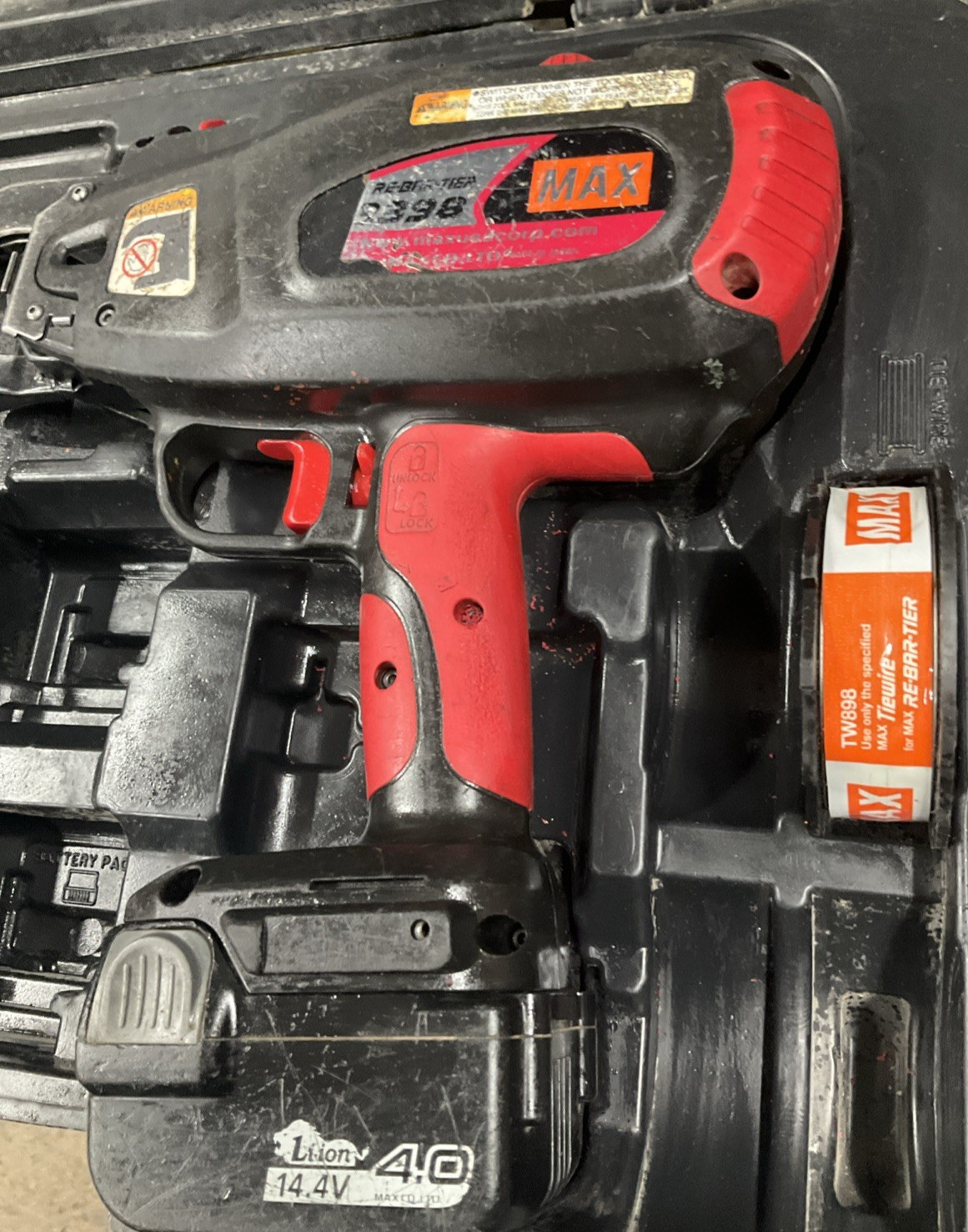 MAX RB398 Rebar Tying Tool 14.4V Cordless Rebar Tier Gun w/ Charger Case