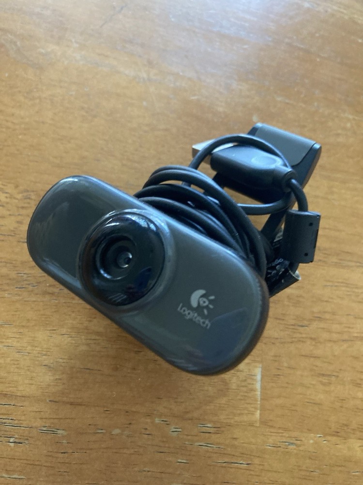 Logitech Web Cam Camera With Clip On Plug In Works Great!