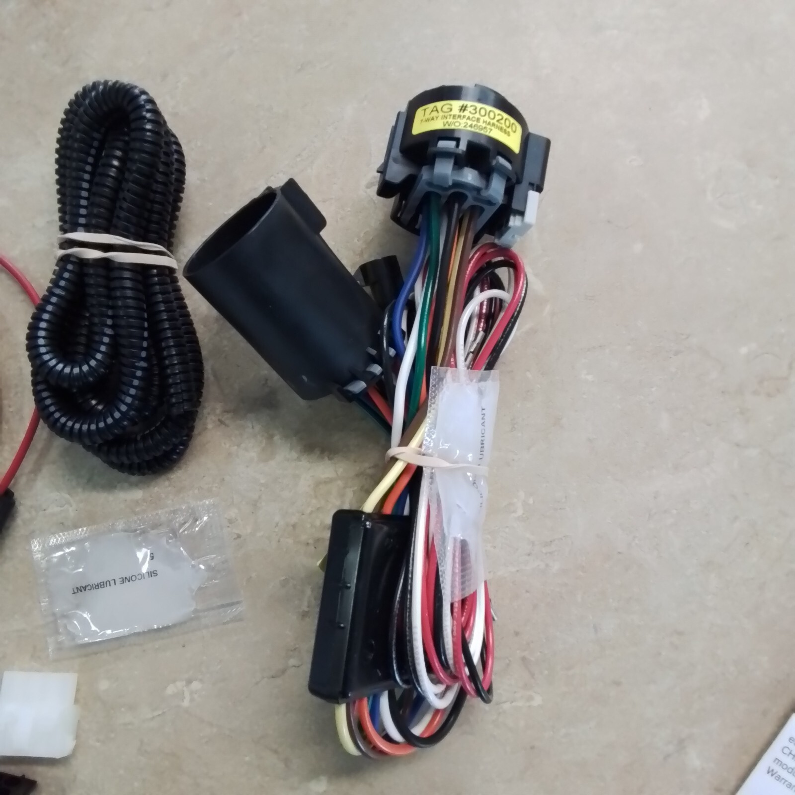 Truck Cap T-connector style Wire Harness Leer 300200