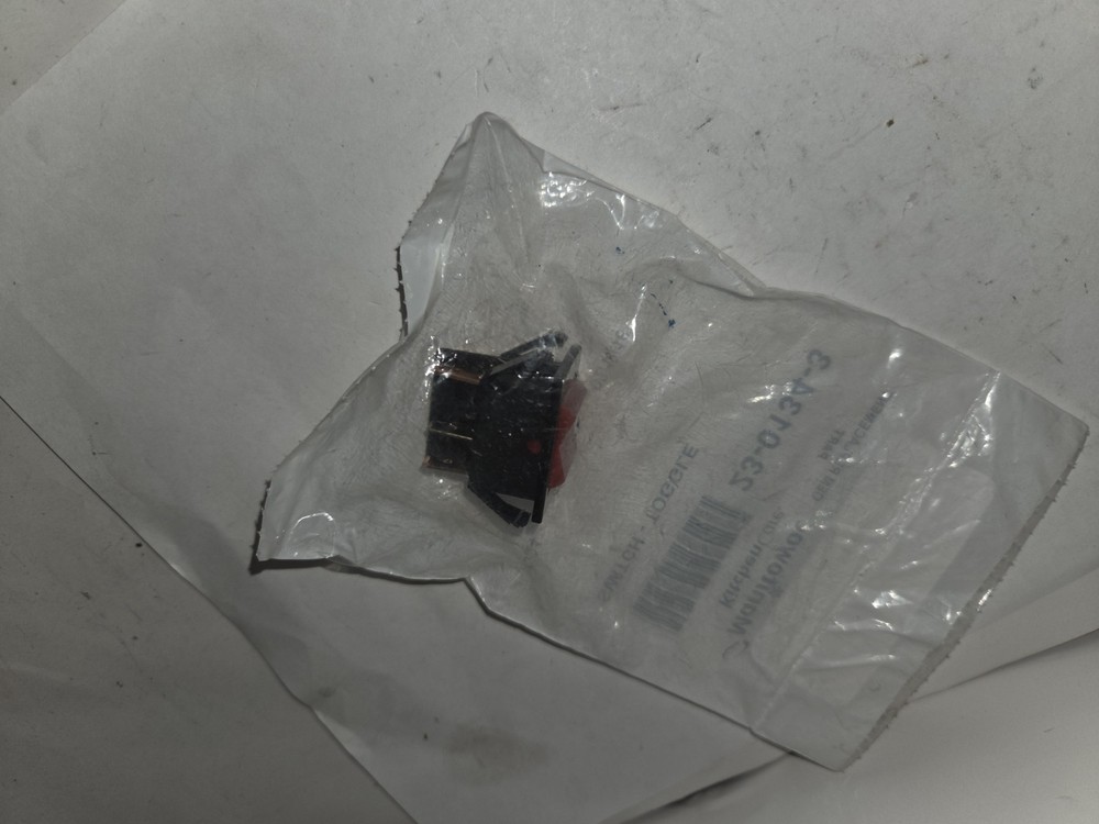 NEW GENUINE MANITOWOC 23-0134-3 TOGGLE SWITCH