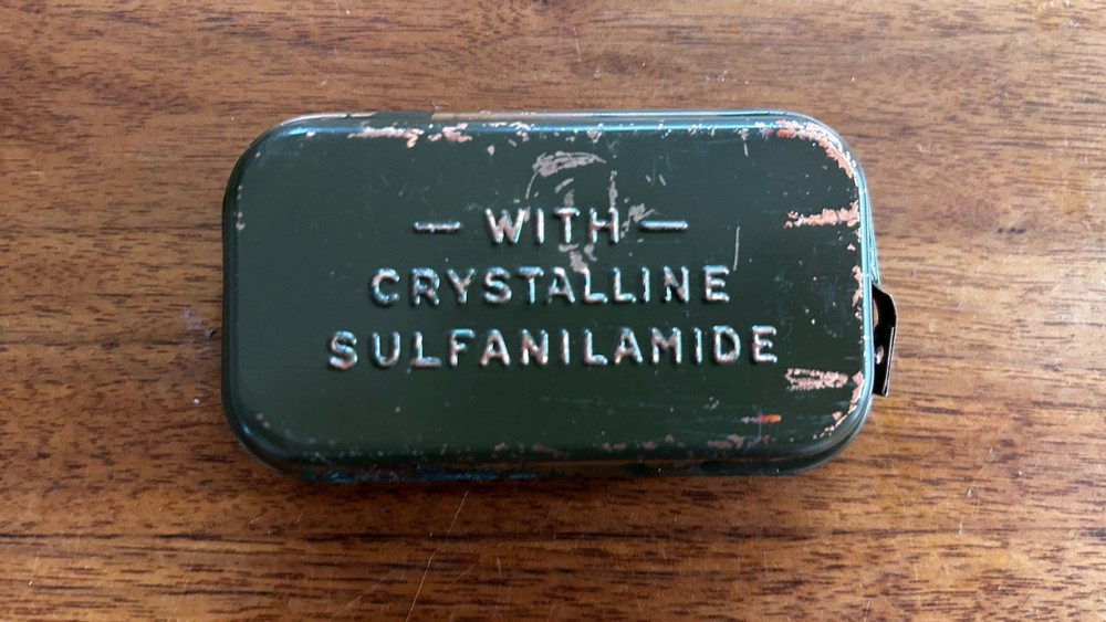 ORIGINAL WWII US ARMY FIRST AID CARLISLE BANDAGE TIN SEALED