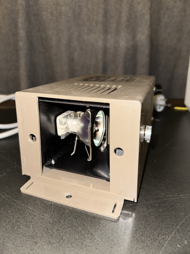 CH Illuminator- Fiber Optic Light Source For Doctors or Dentists Office