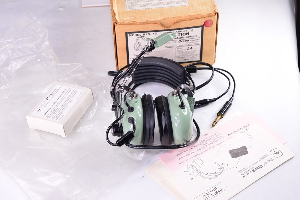 DAVID CLARK Model H10-40 Aviation Headset with M4 Microphone Mint in Box
