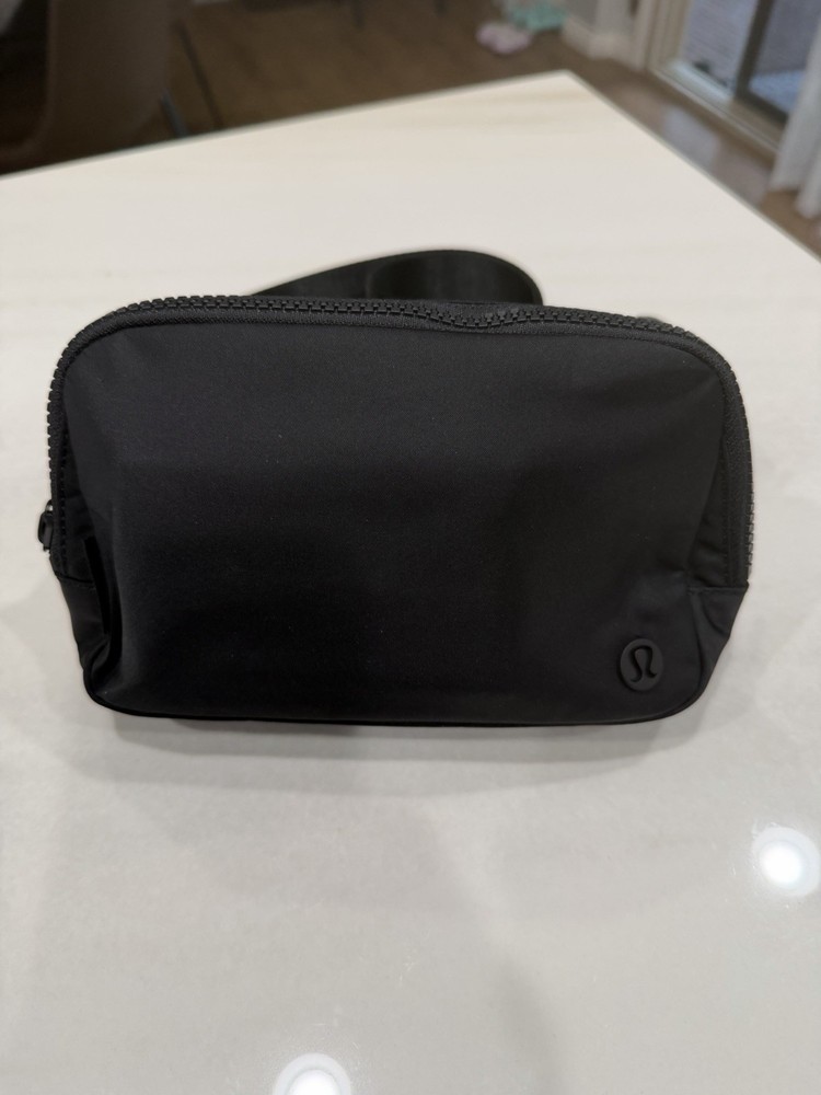 Lululemon Everywhere Belt Bag - Black
