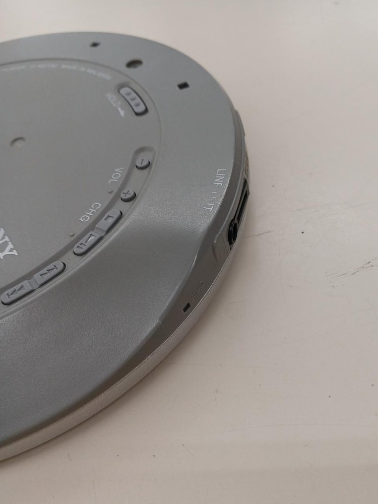 CD WALKMAN Model D NE730 SONY