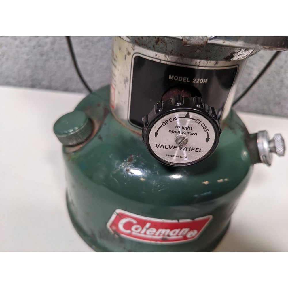 Vintage 70's Coleman Lantern Model 220H