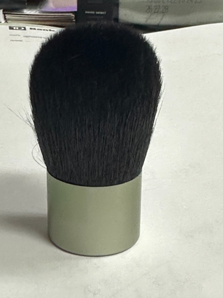 Earthly Essentials Full Coverage Kabuki Brush Full Size