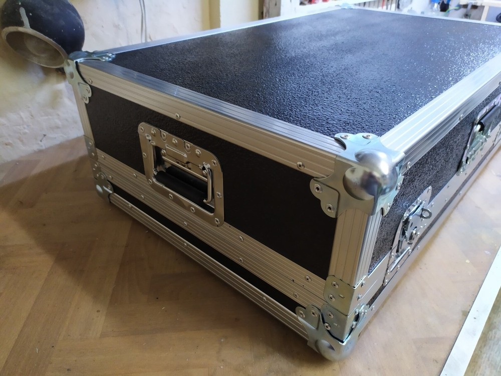 Custom ChronoX Pedalboard Fly Case – Durable and Stylish