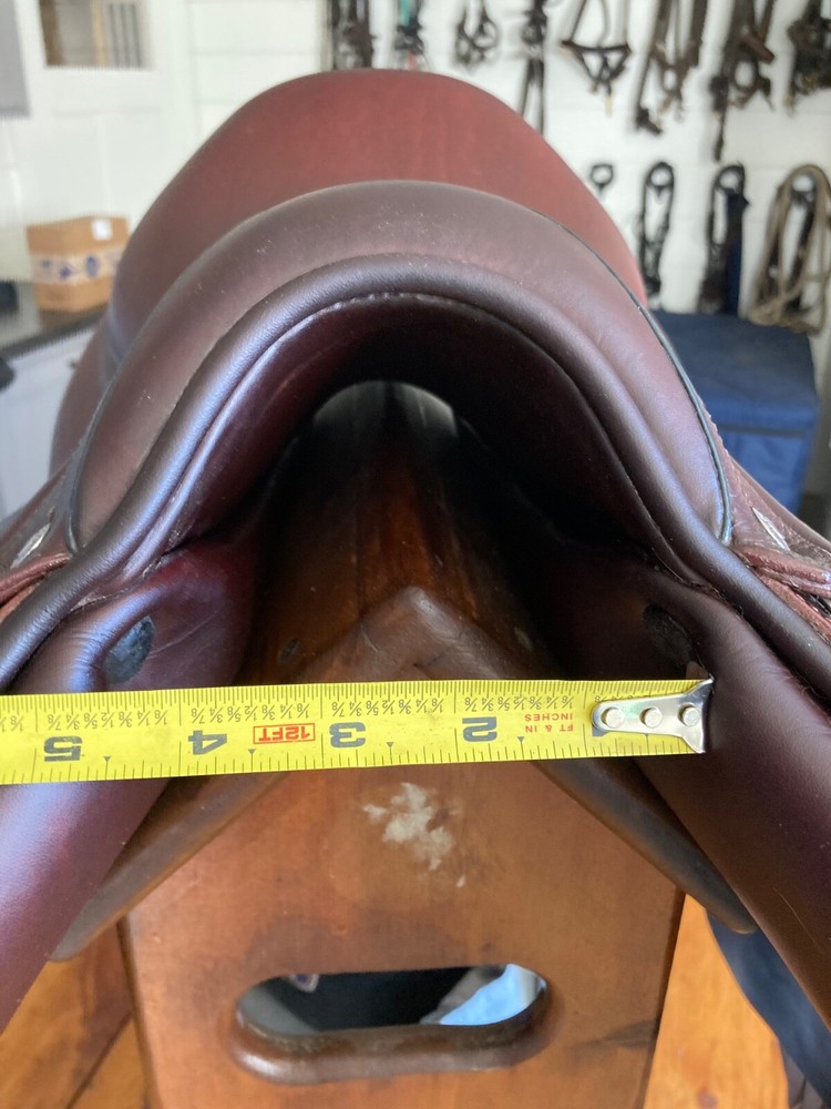 Super Comfy 17" Devoucoux Lab saddle with stirrup leathers