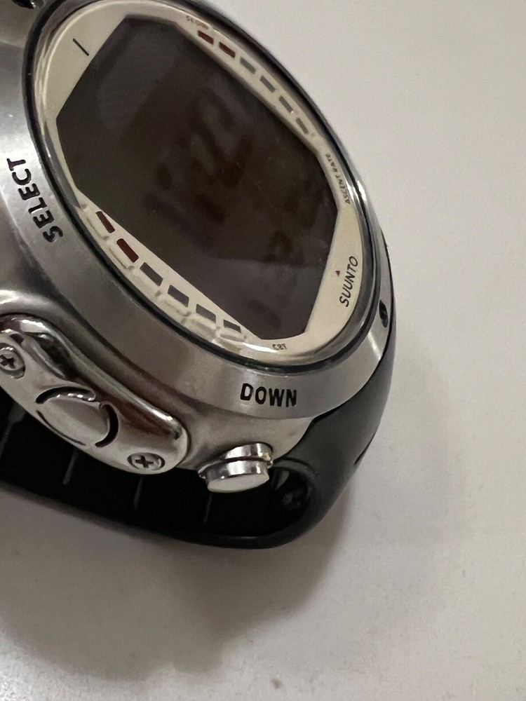 Suunto D6 Dive Computer w Box, extra large strap and protective cover