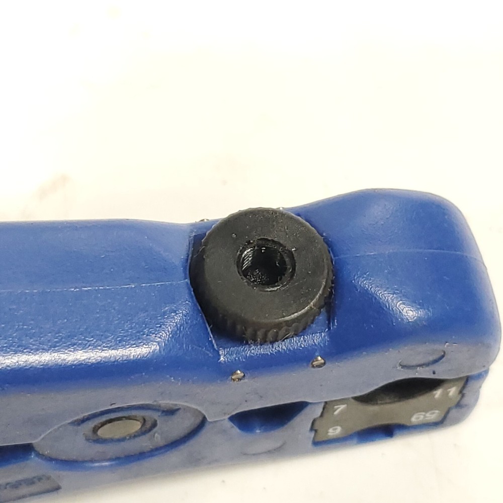 Datashark 70029 Universal Cutter/Stripper for Flat or round TV/UTP Cable