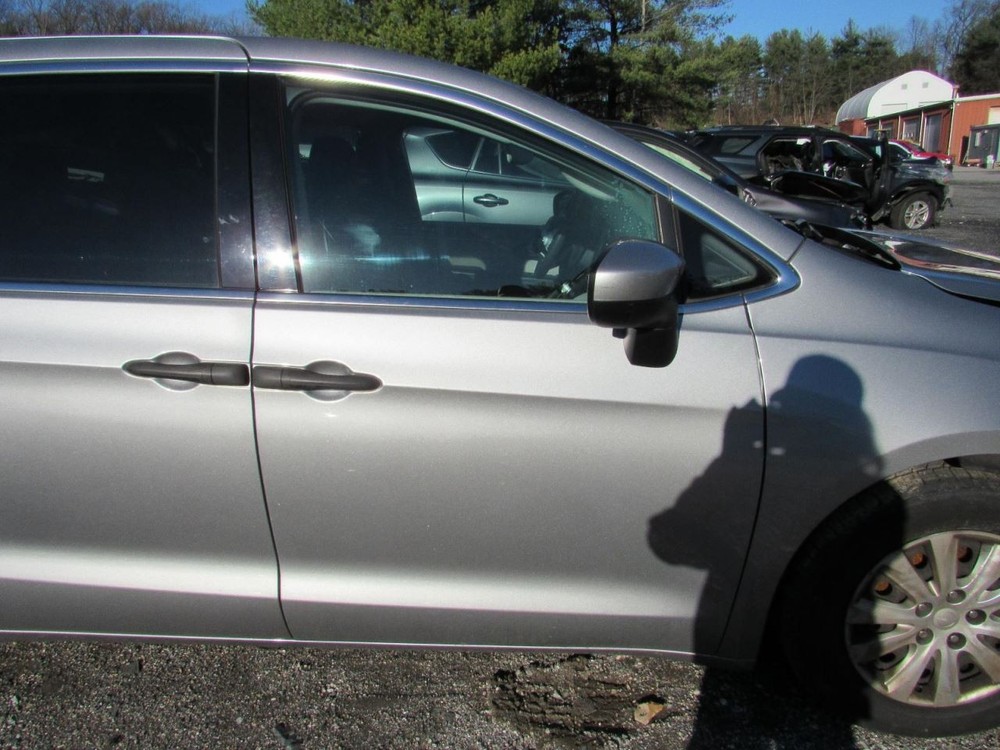 PACIFICA 2018 Glove Box 1015040