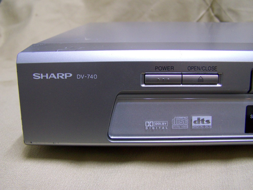 Sharp DV-740U Digital Video DVD Player