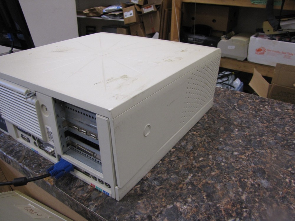 Dell OptiPlex GX110 Intel Pentium III PC Computer - no HD, powers on