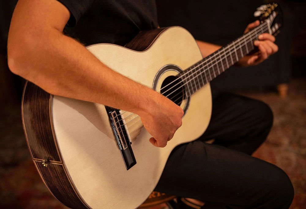 Performer Series Solid Top Nylon Classical Guitar w/ Bag