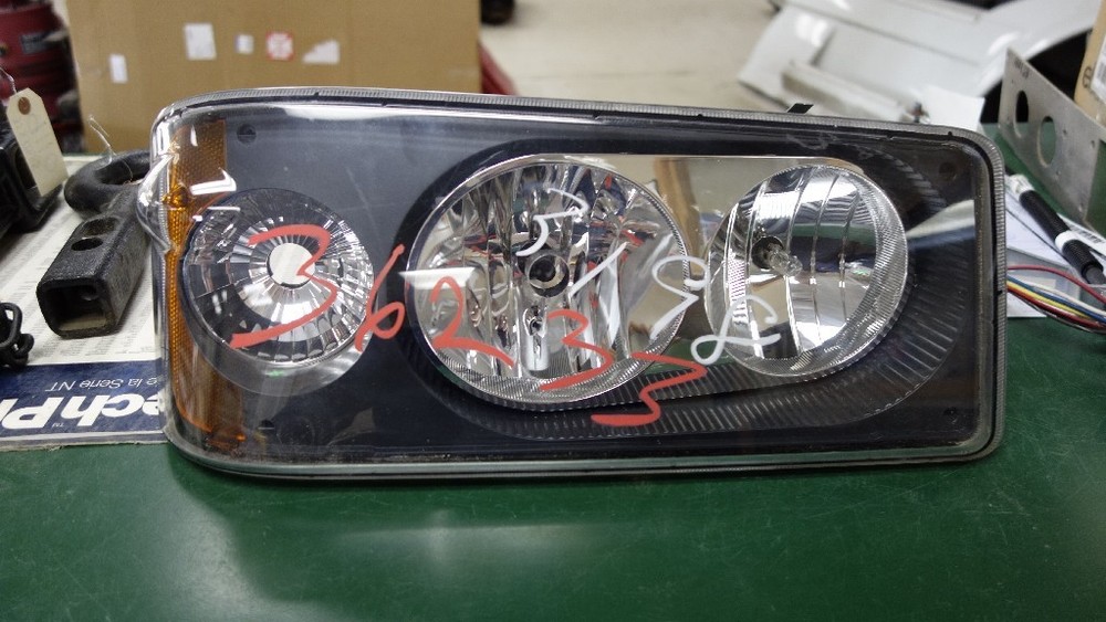 Mack Right Front Headlight Assembly 24299766