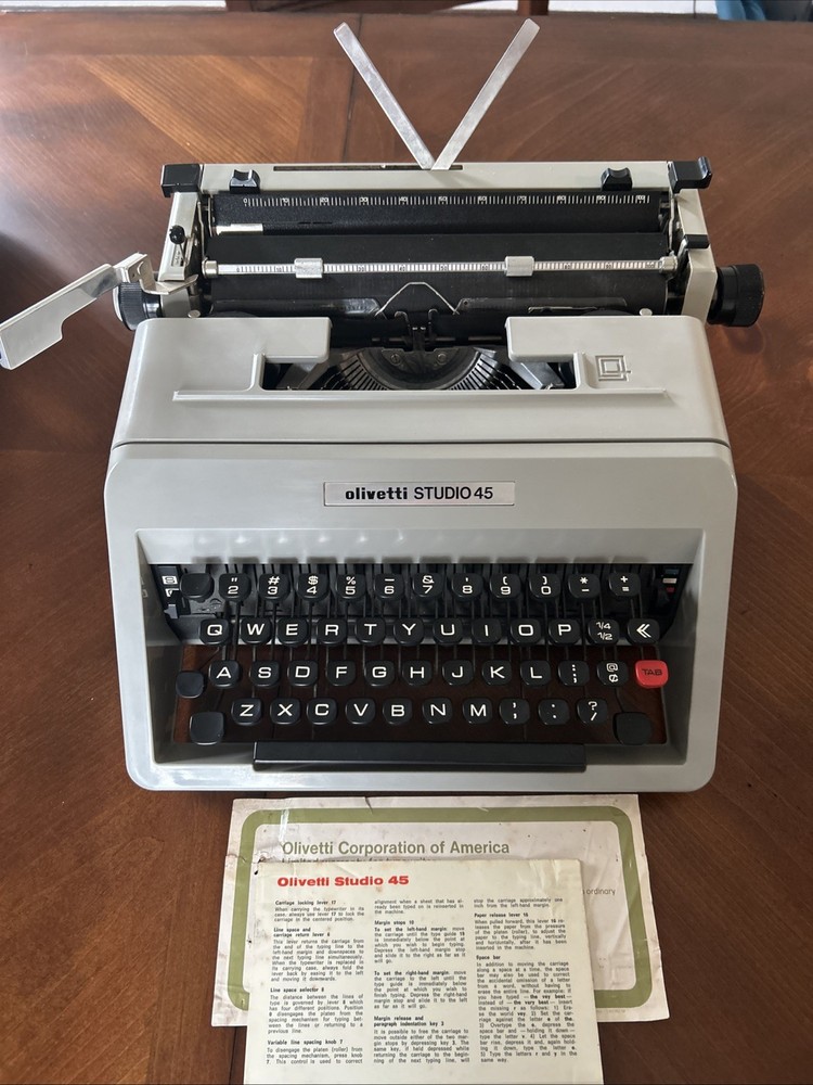 Olivetti Studio 45 Manual Typewriter with Case Made In Spain Tested Working