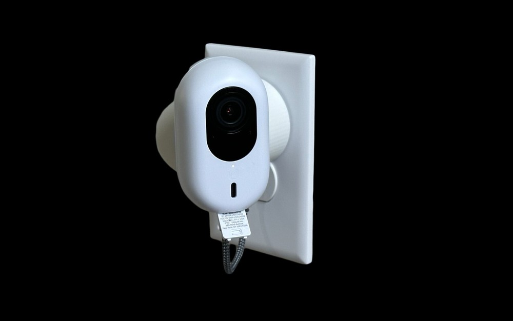 Unifi G4 Instant Camera Angled Outlet Mount