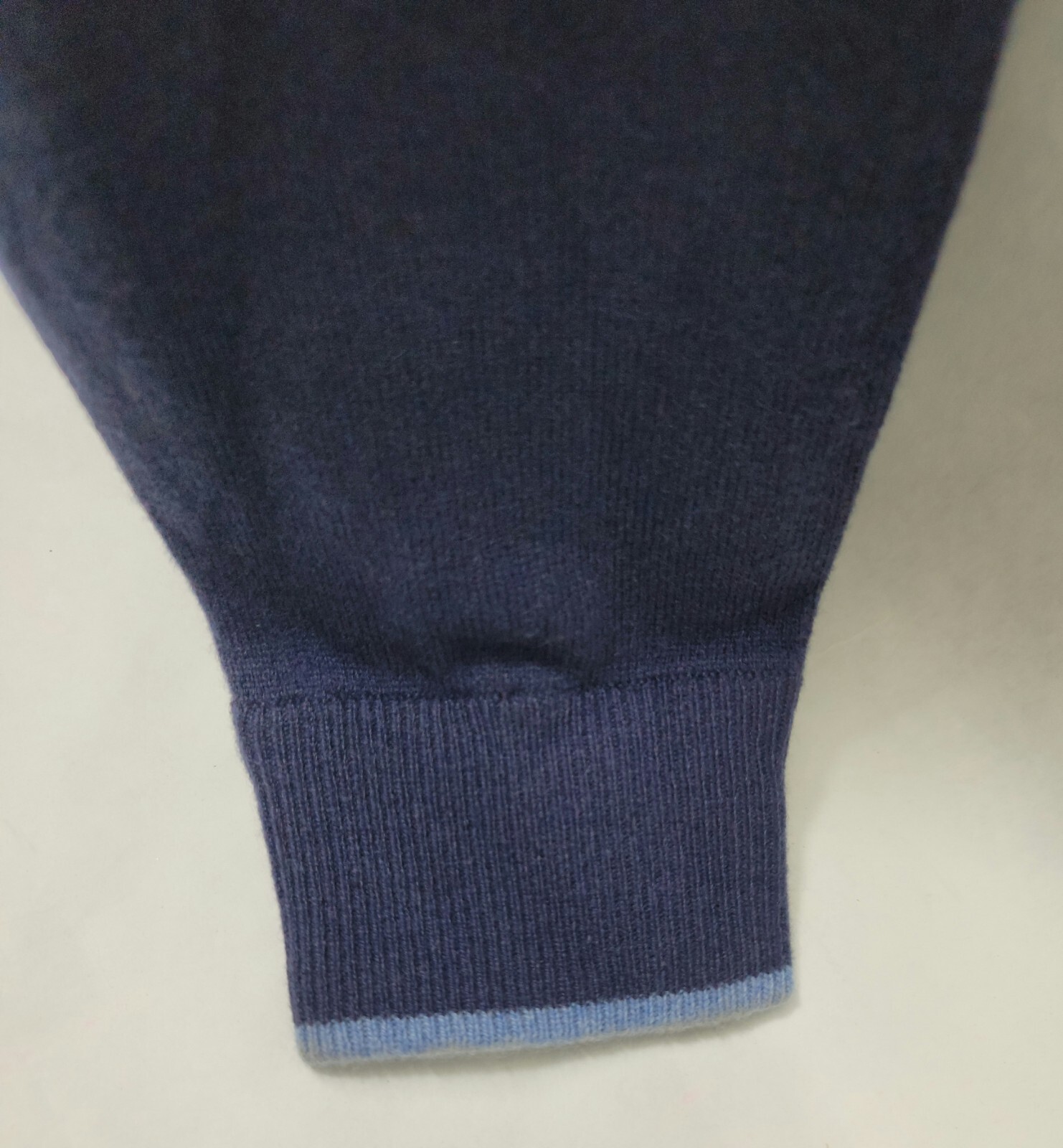 Greyson 100% Cashmere Tomahawk Sweater Raven BLUE GOLF ACTIVE CASUAL TRAVEL