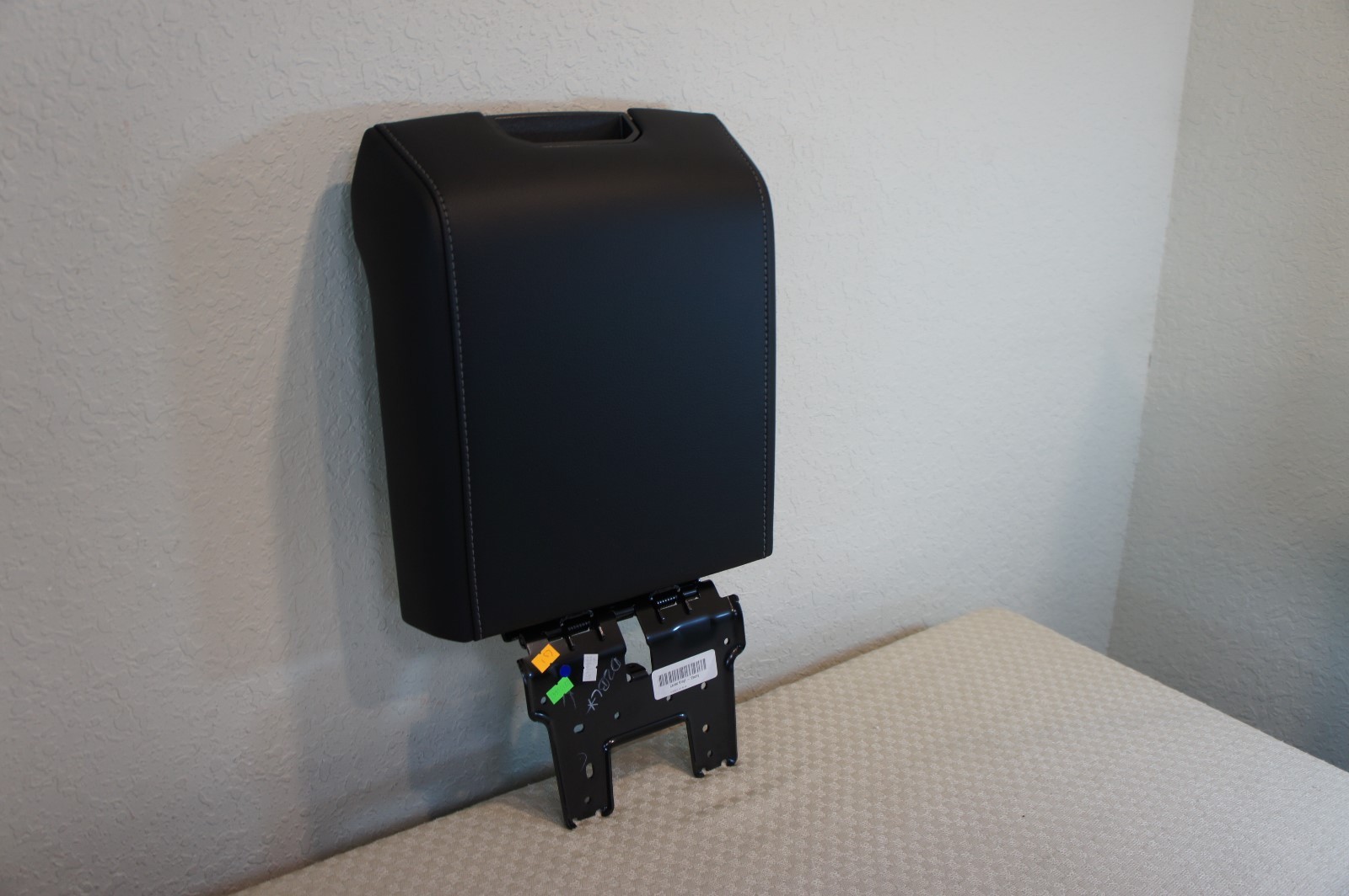 2015 2016 2017 2018 2019 2020 FORD F-150 LARIAT CENTER CONSOLE VINYL EBONY