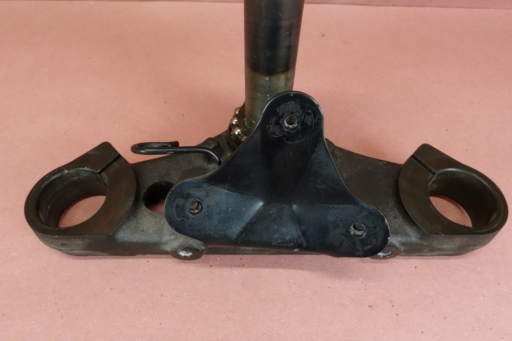 2005 2006 2007 2008 2009 SUZUKI BOULEVARD C50 LOWER TRIPLE TREE STEERING STEM