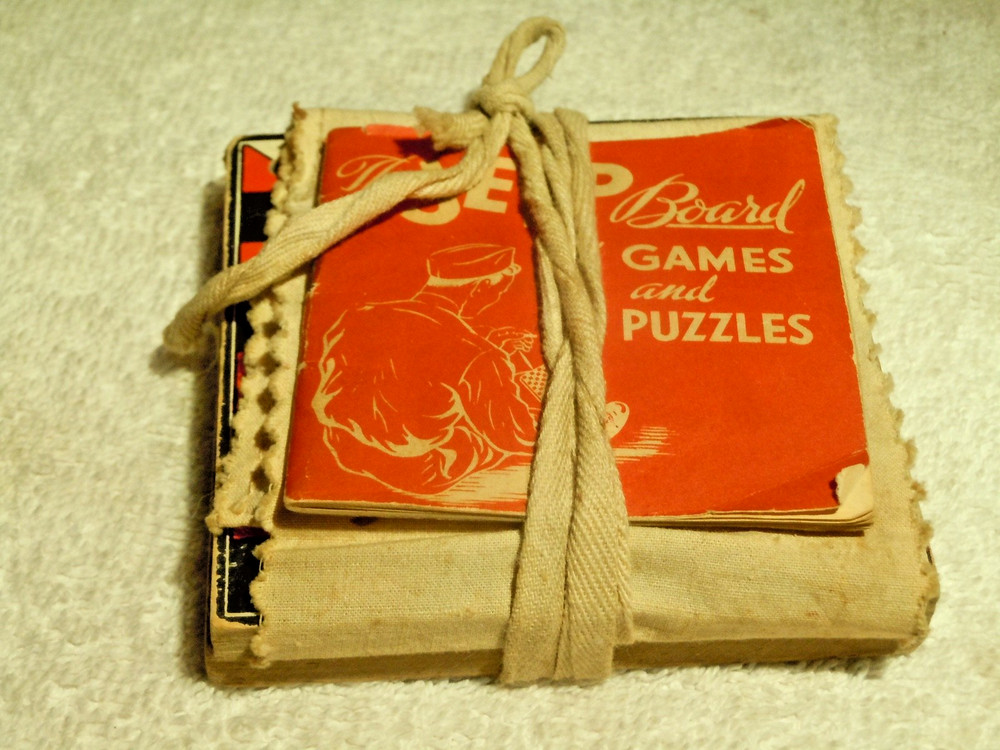 1943  "THE JEEP GAME BOARD" - 15 GAMES AND 10 PUZZLES- FOR USA SERVICE MEN