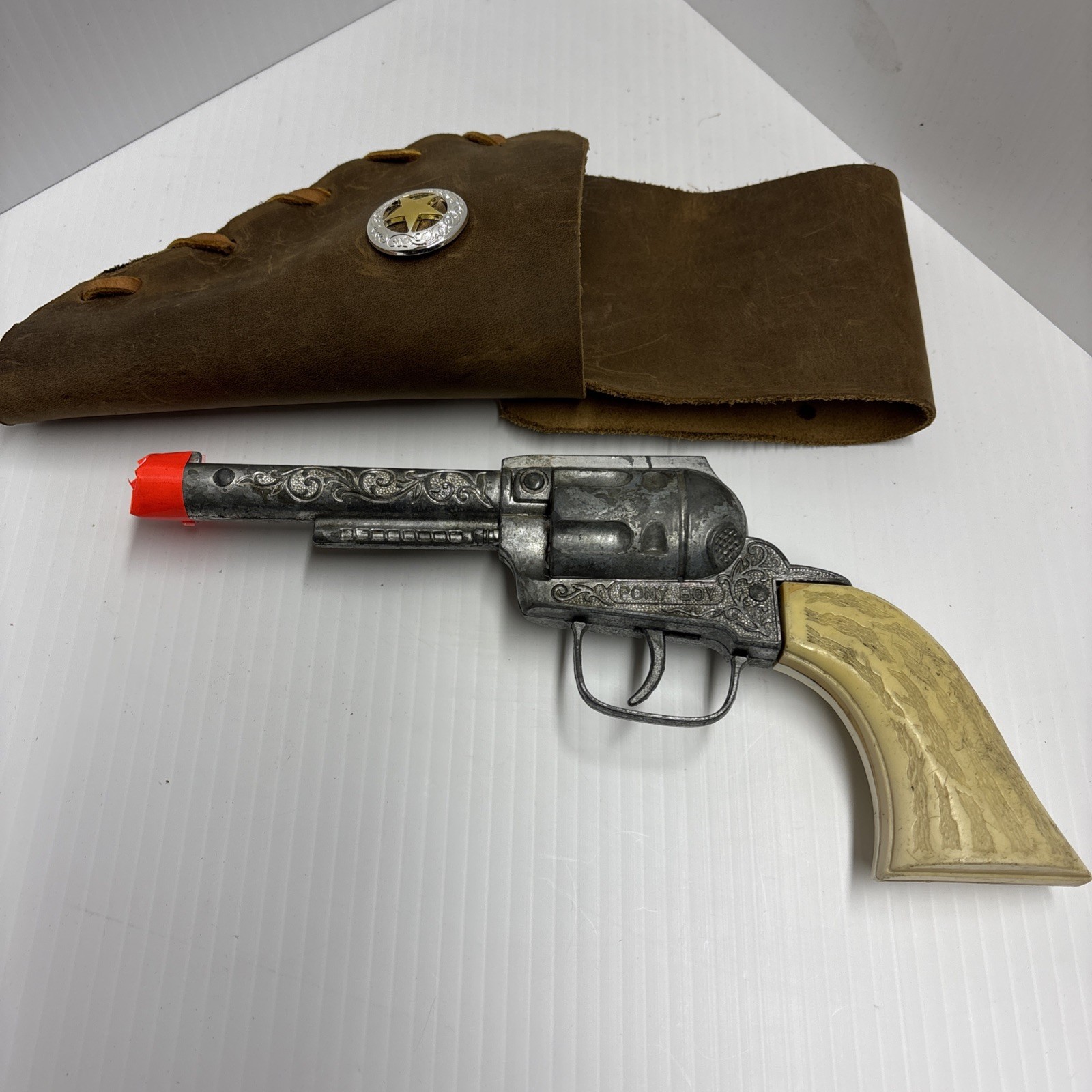 VINTAGE 1960'S WORKING CONDITION PONY BOY CAP GUN