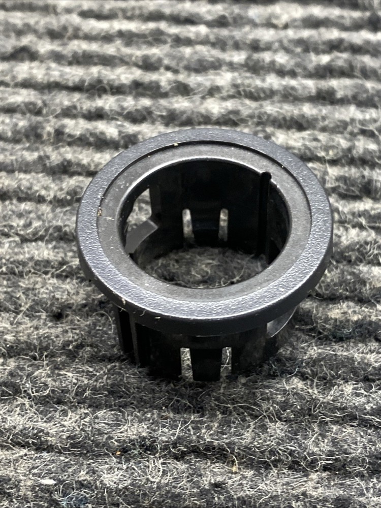 Genuine GM Lighter Retainer 13502516