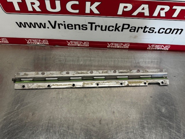 PETERBILT LH CAB DOOR HINGE 20-16605L