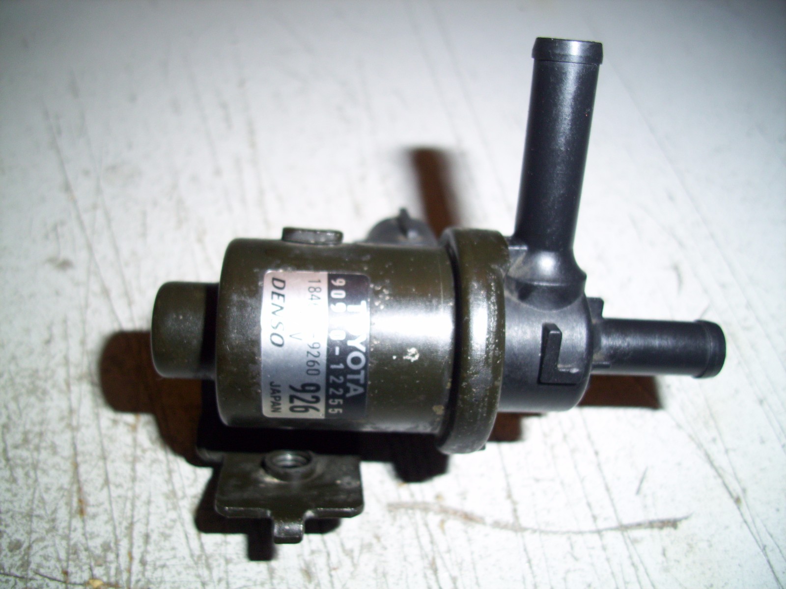 2003-06 Toyota Corolla /Matrix Genuine Vacuum Switch Valve # 90910-12255