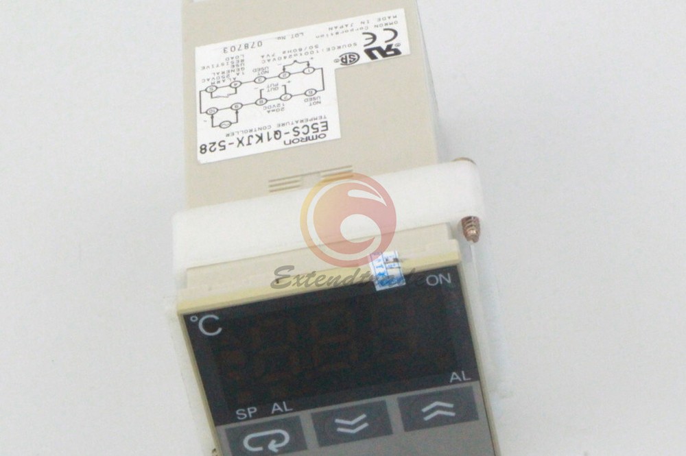 One Used OMRON E5CS-Q1KJX-528 Temperature Controller