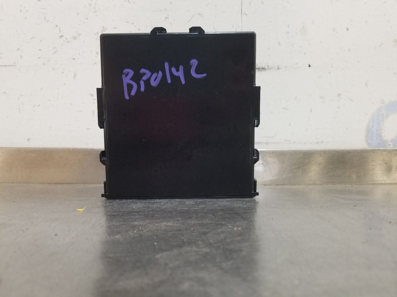 21 TOYOTA CAMRY THEFT LOCKING CONTROL MODULE 8999006390