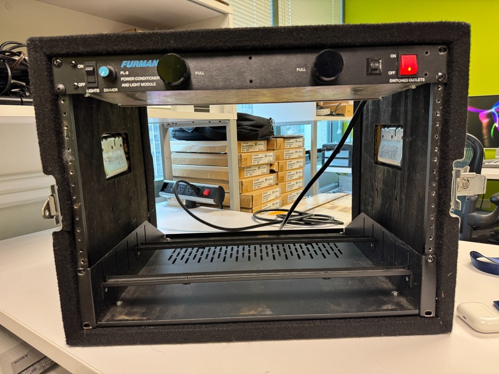 Furman PL-8 Power Conditioner & Light Module