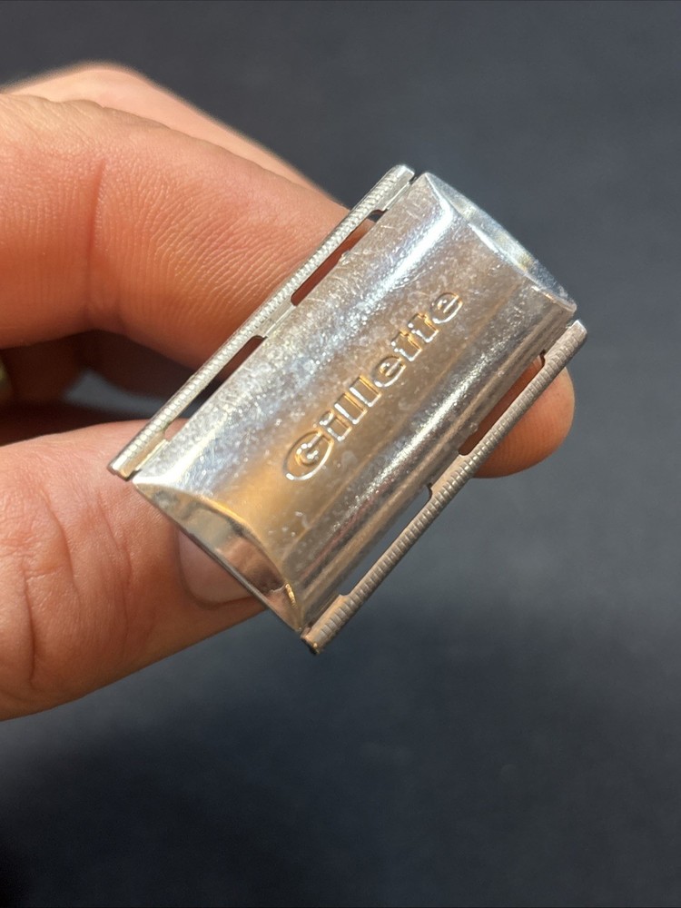Nice 1966 Gillette Thin Handle Ball End Travel Tech (L-2)