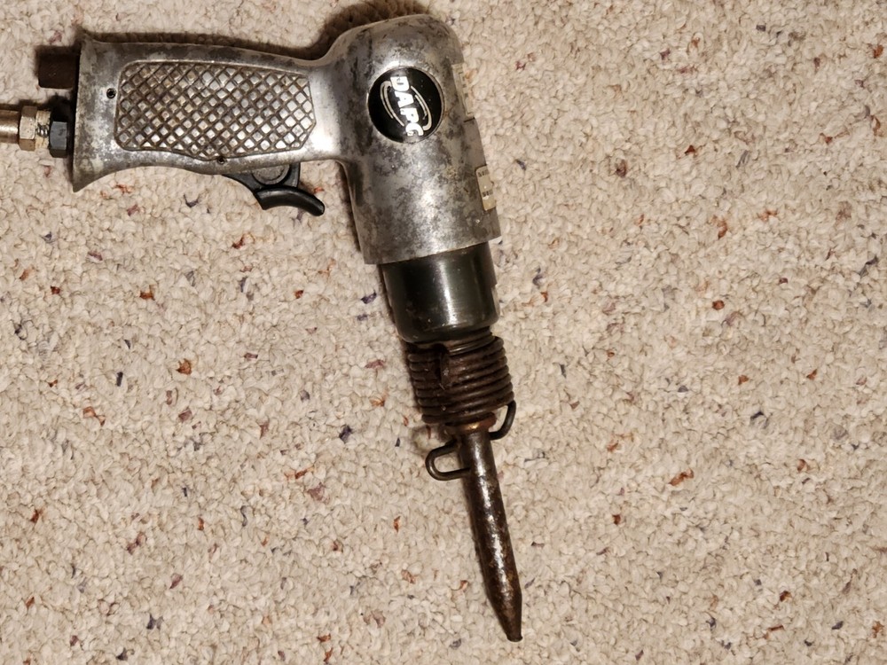 DeVilbiss DAPC AT30 Pneumatic Hammer Chisel Tested and in Working condition