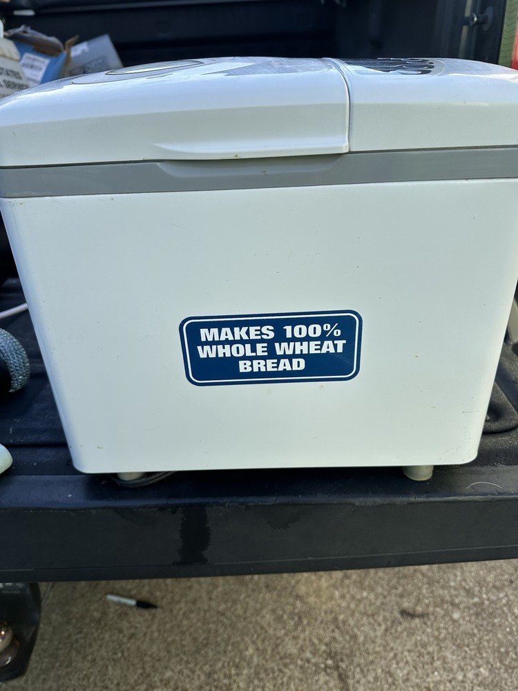 Toastmaster Bread Box Bread Machine White LCD Timer Whole Wheat Rapid Bake