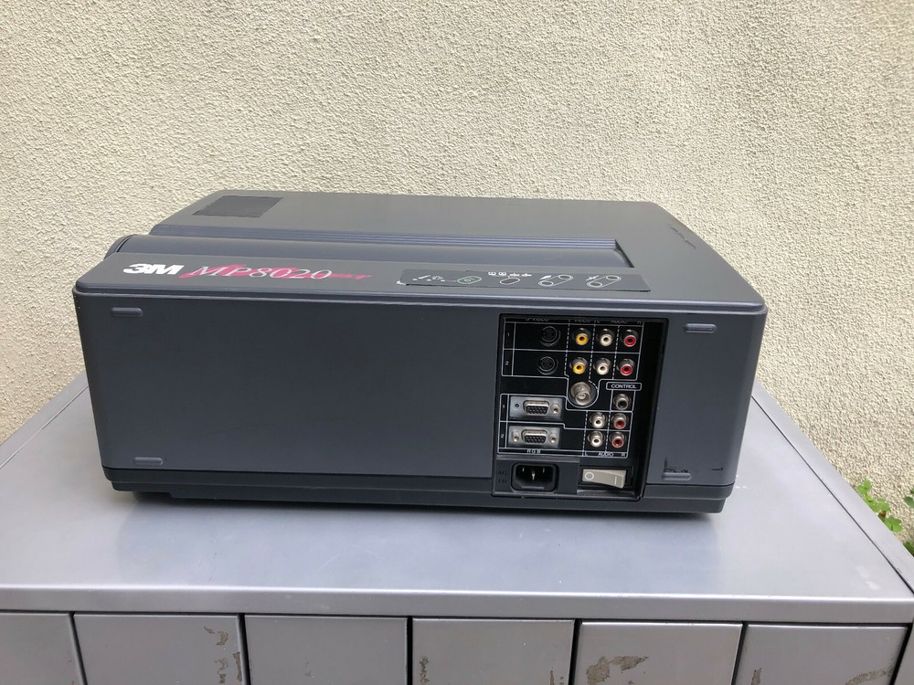 3M MP8020 multimedia tabletop lcd video display projector w/case &xtras