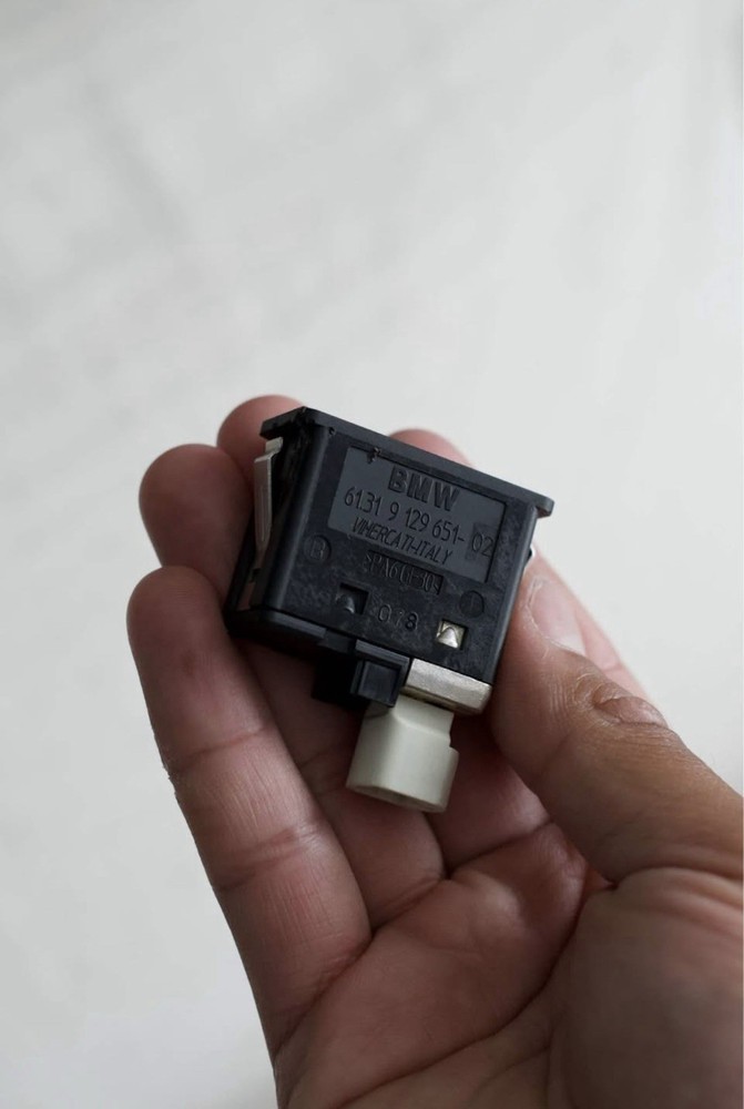 OEM BMW E82 E88 E90 E92 M3 AUX Port USB Plug Input Jack Connector Aux-In