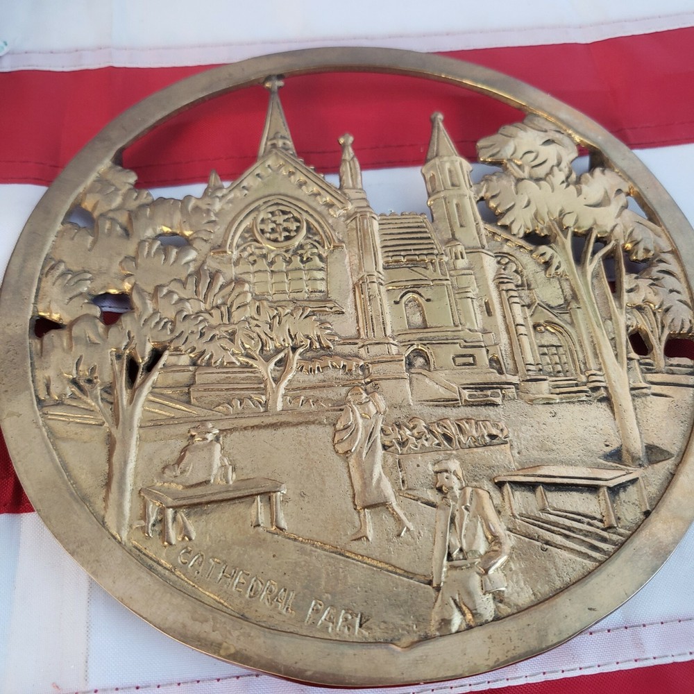 ✅ Cathedral Park Wall Hanger