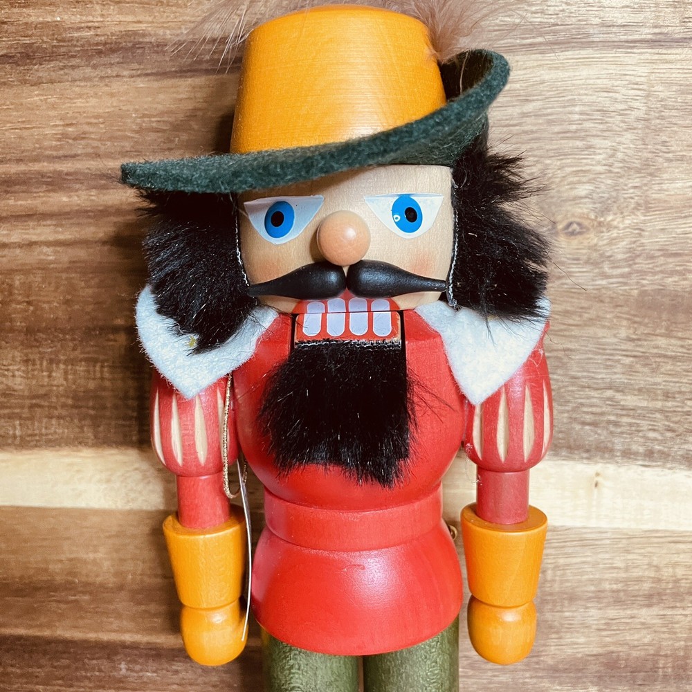 Christian Ulbricht Nutcracker Musketeer, Missing Sword