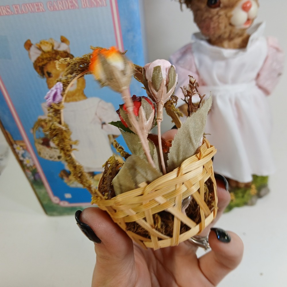 Mr. & Mrs. Flower Garden Bunny Rabbit Figurine Basket Ceramic Easter