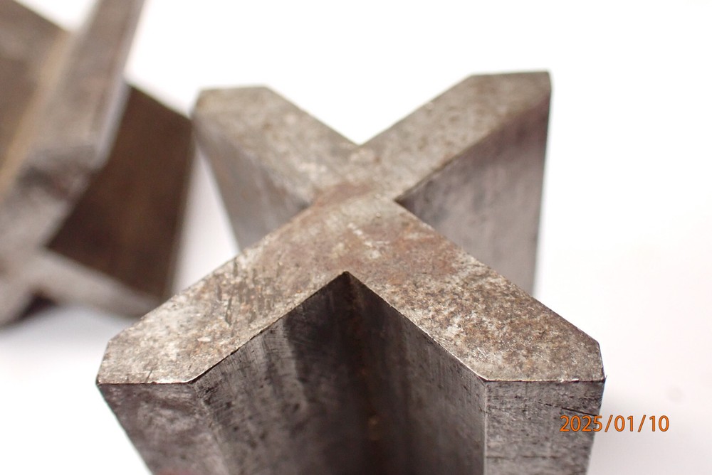 LOT GL; 2 SMALL MACHINIST V-BLOCKS