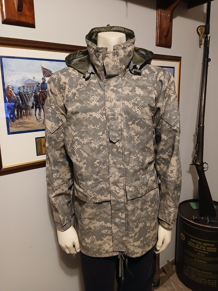 US Army Cold Weather GoreTex Parka Jacket ACU Universal Camo Medium Regular EUC