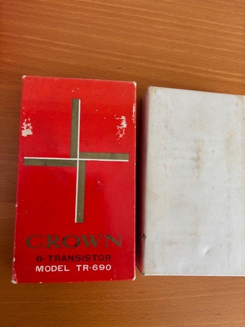 VINTAGE OLD TRANSISTOR RADIO MODEL TR 690 , COMPLETE IN BOX - STUNNING