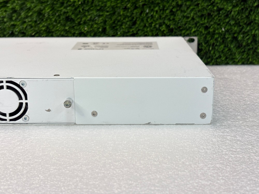 PRE OWNED | Ericsson SIU-02 / KDU 137 596 EthernCustomize Network Switch - White