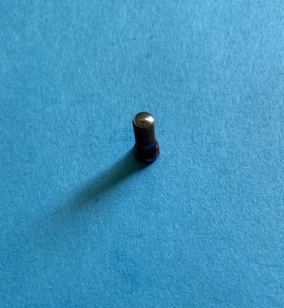 *NOS* 1402-SINGER-SCREW-FOR SEWING MACHINE*
